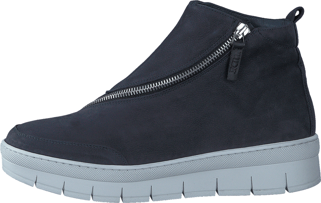 Hilda Longbeach / Blu Luna