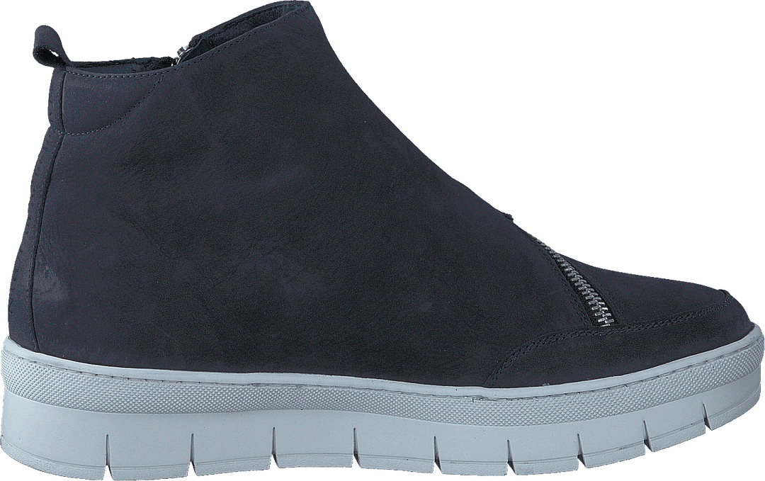 Hilda Longbeach / Blu Luna