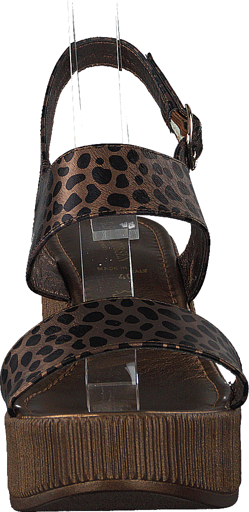 Leoonora5060 Light Chestnut