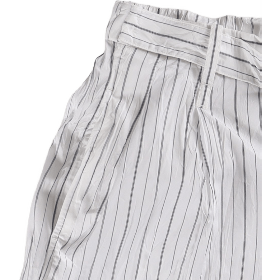 Gestreifte entspannte Bundfaltenhose Weiß