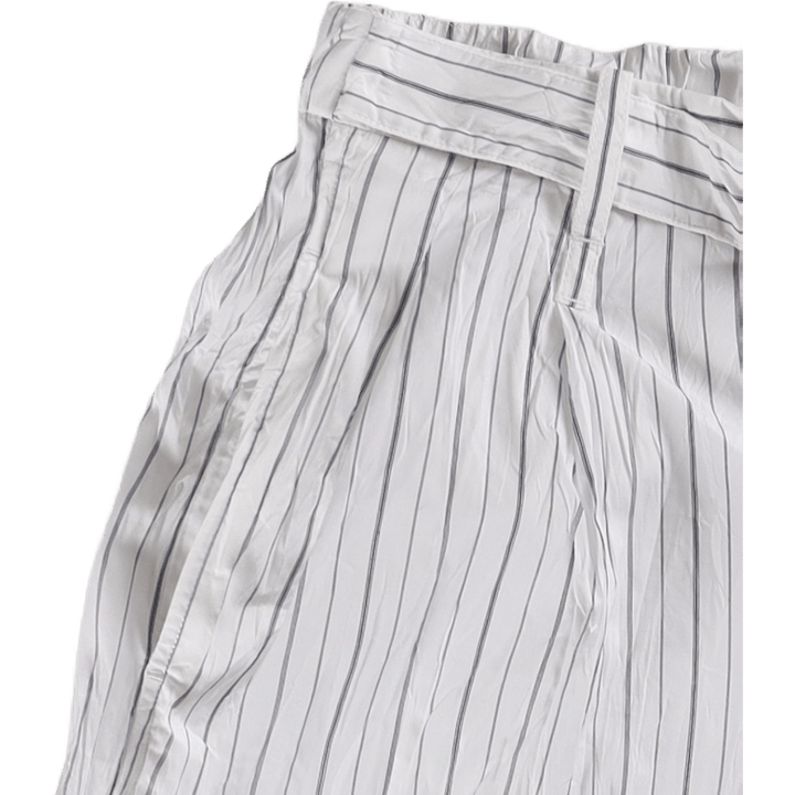 Gestreifte entspannte Bundfaltenhose Weiß