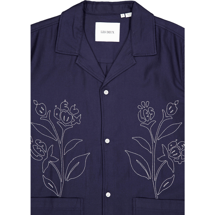 Kingsley Aoe Ss krekls tumši tumši tumši tumši tumši tumši tumši tumši tumši tumši tumši tumši tumši tumši