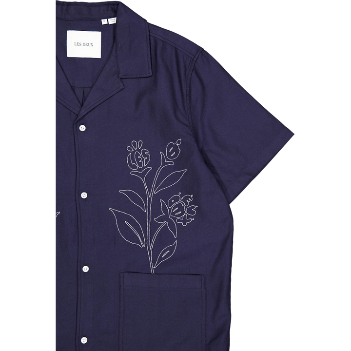 Kingsley Aoe Ss krekls tumši tumši tumši tumši tumši tumši tumši tumši tumši tumši tumši tumši tumši tumši