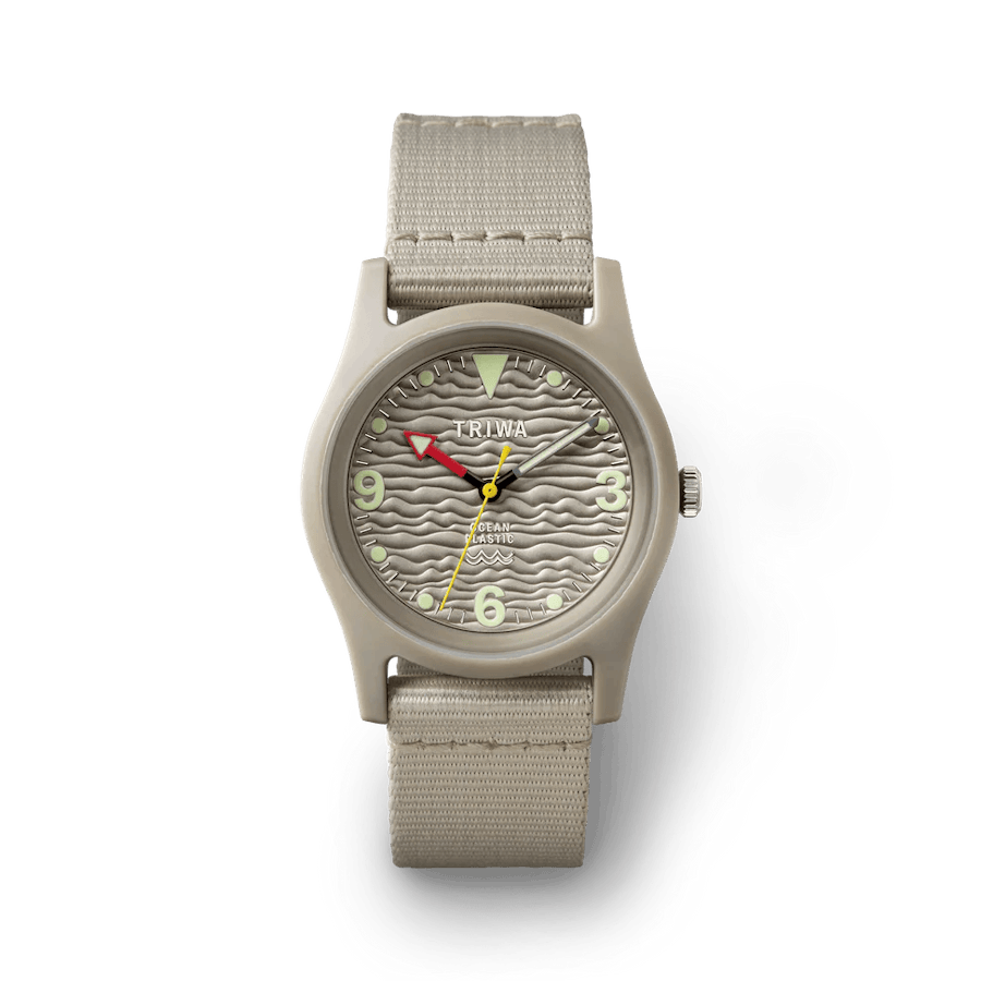 ocean plastic sand –