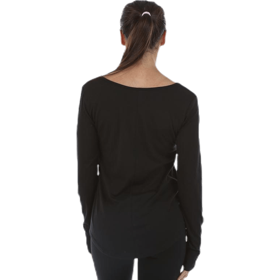 Teigiama juoda spalva