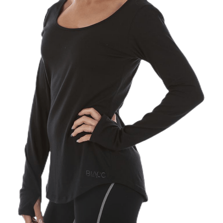 Teigiama juoda spalva