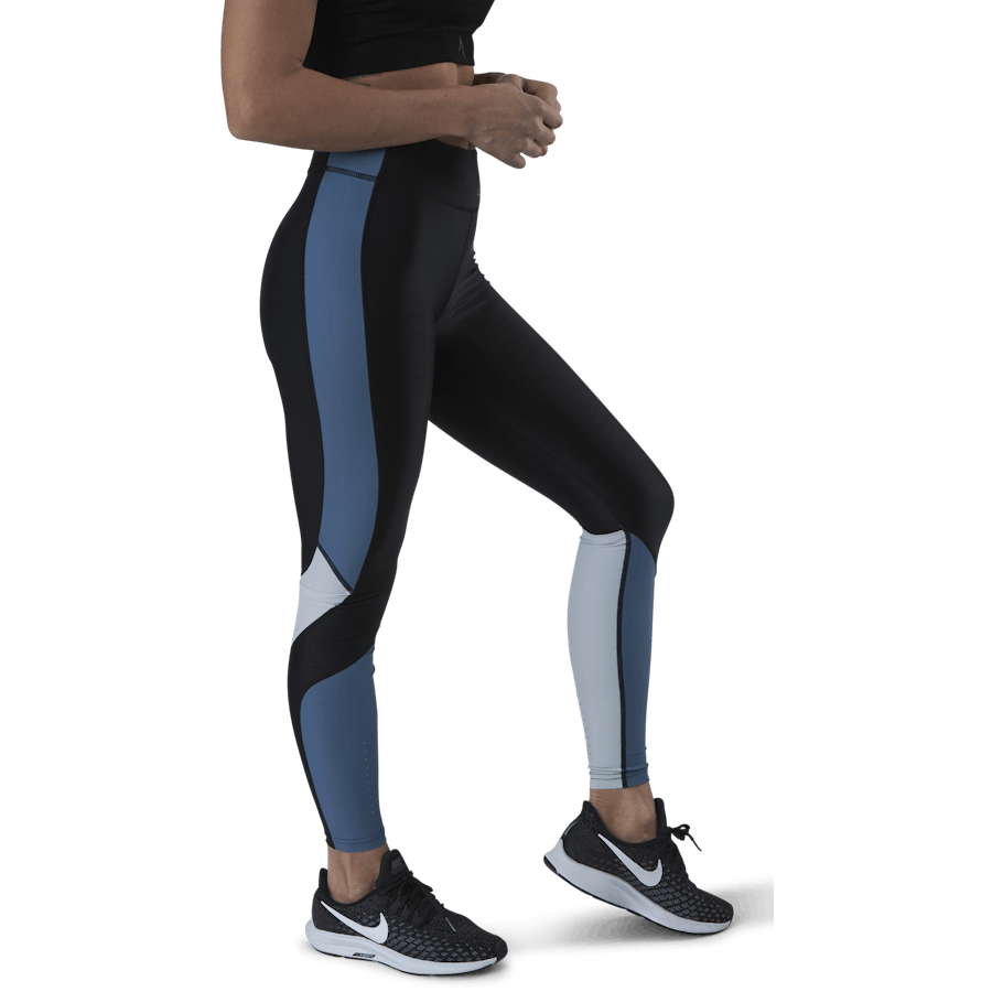 Kompresija no tuvas puses Zila/melna