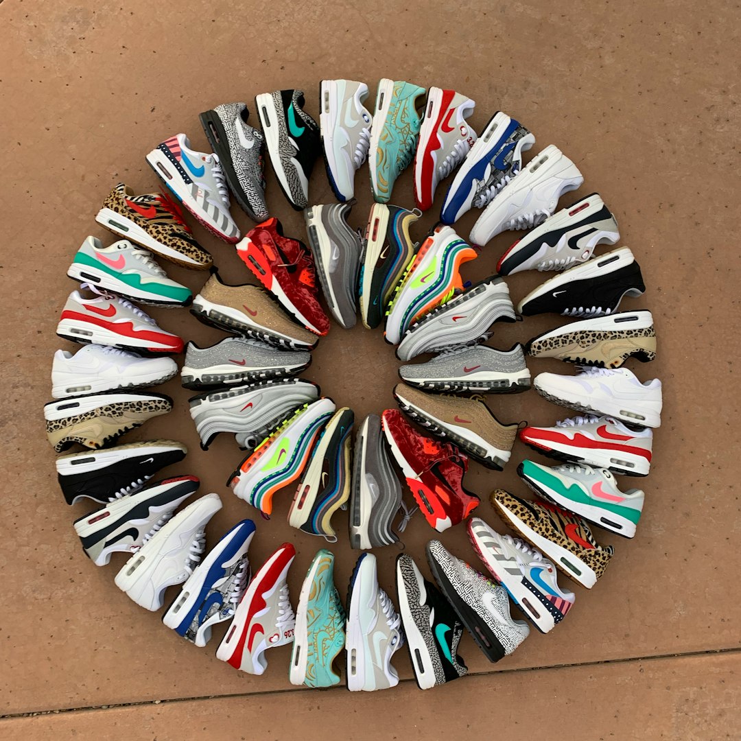 [[Sneakers]]