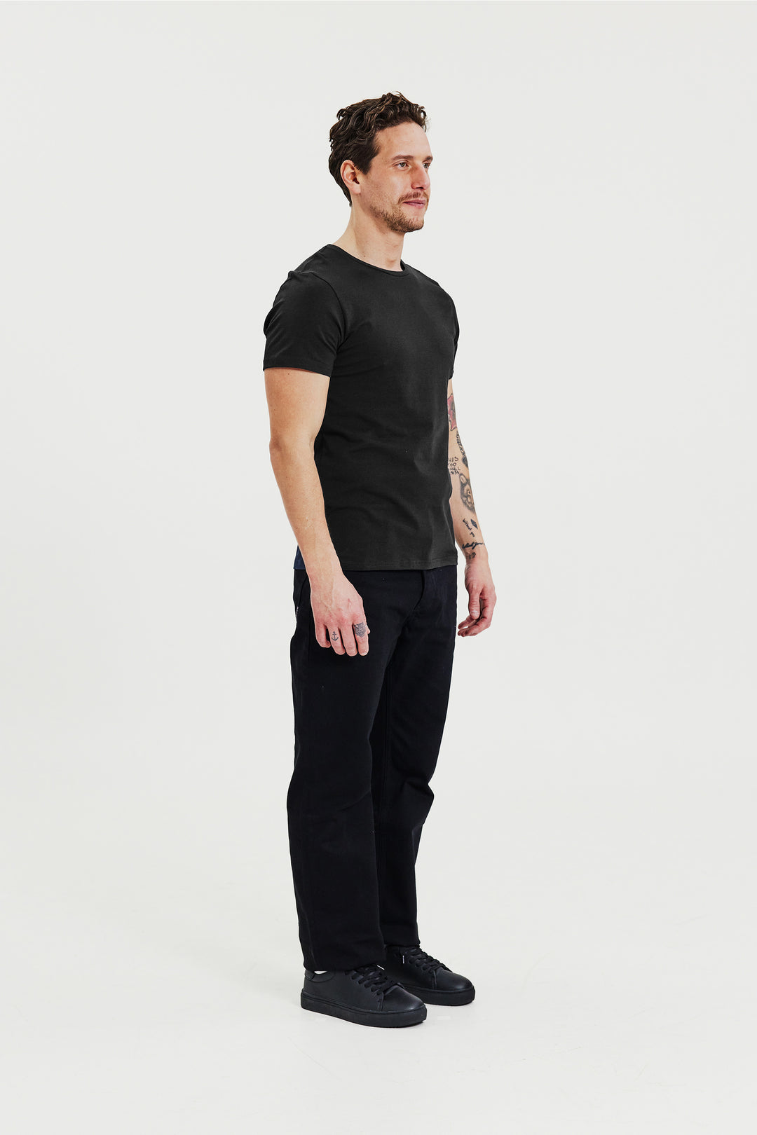 Crew-Neck Slim Black