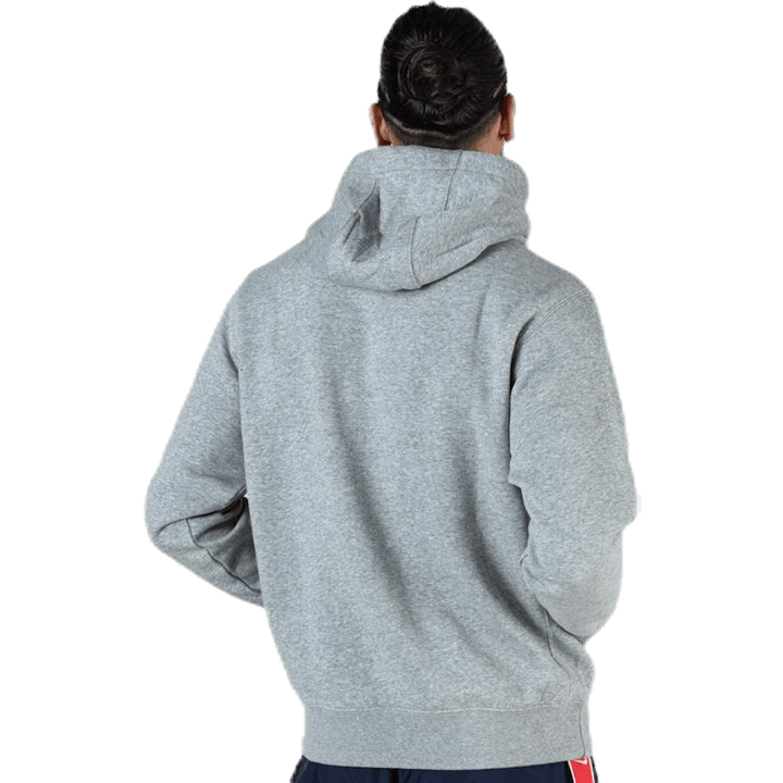 Sportswear Club Fleece Graphic Pullover Hoodie för män DK GREY HEATHER/MATTE SILVER/WHITE