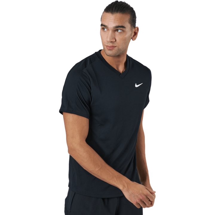 NikeCourt Dri-FIT Victory tennistop til mænd SORT/SORT/HVID