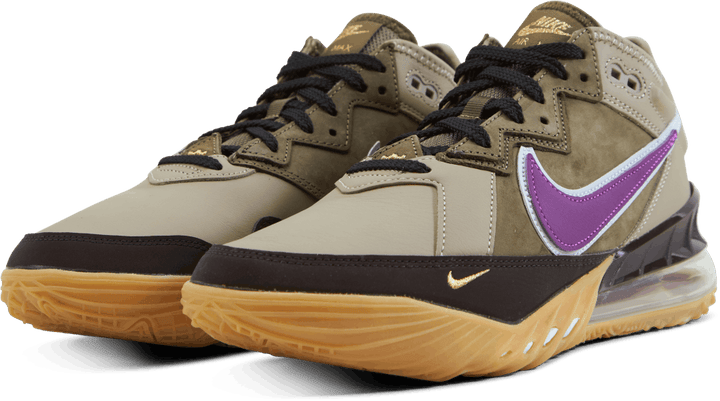 LeBron XVIII basso