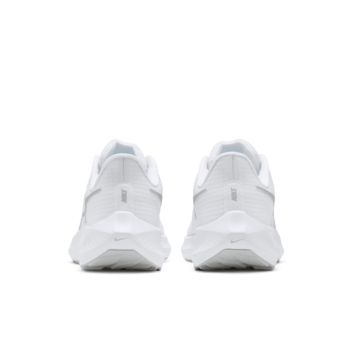 Air Zoom Pegasus 39 damskor för landsvägslöpning VIT/METALLISKT SILVER-PURE PLATINUM