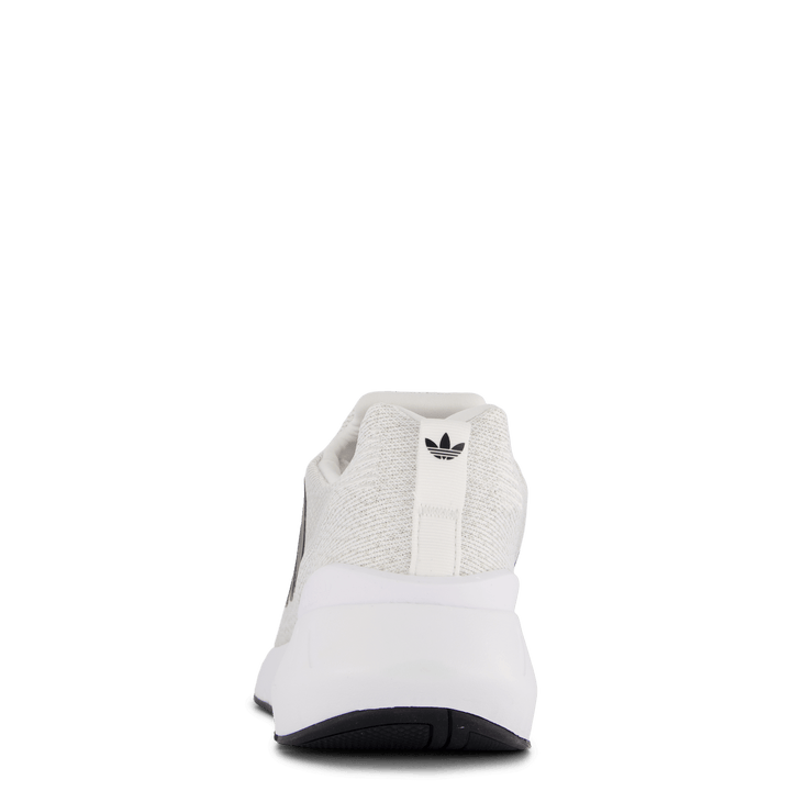 Swift Run 22 Footwear White / Core Black