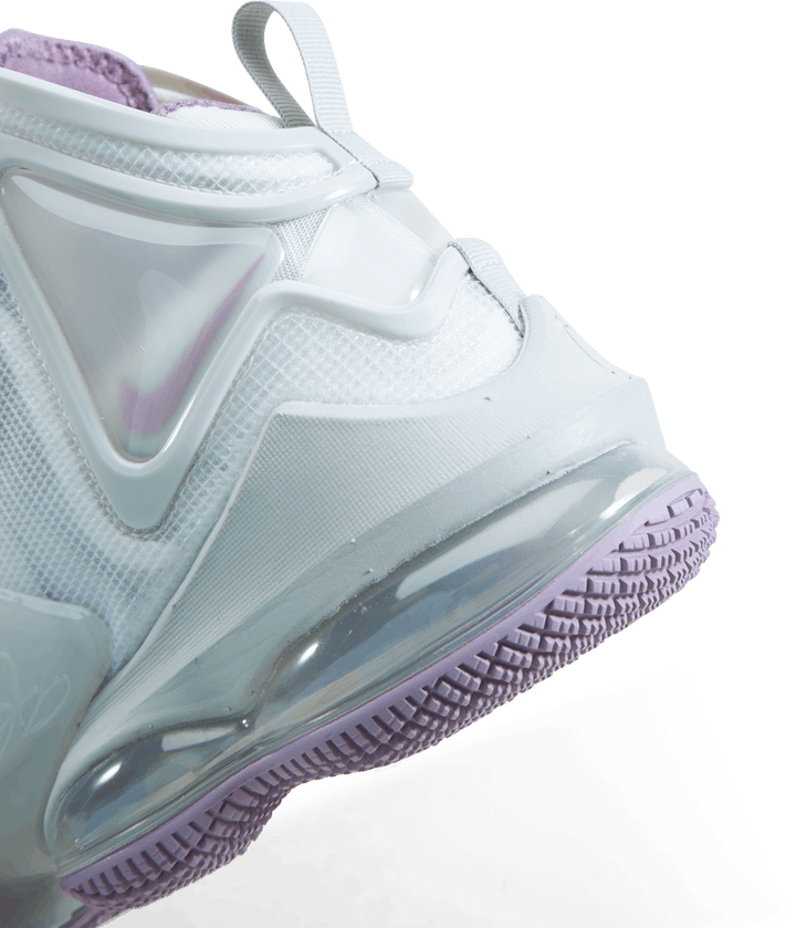 Nike LeBron XIX