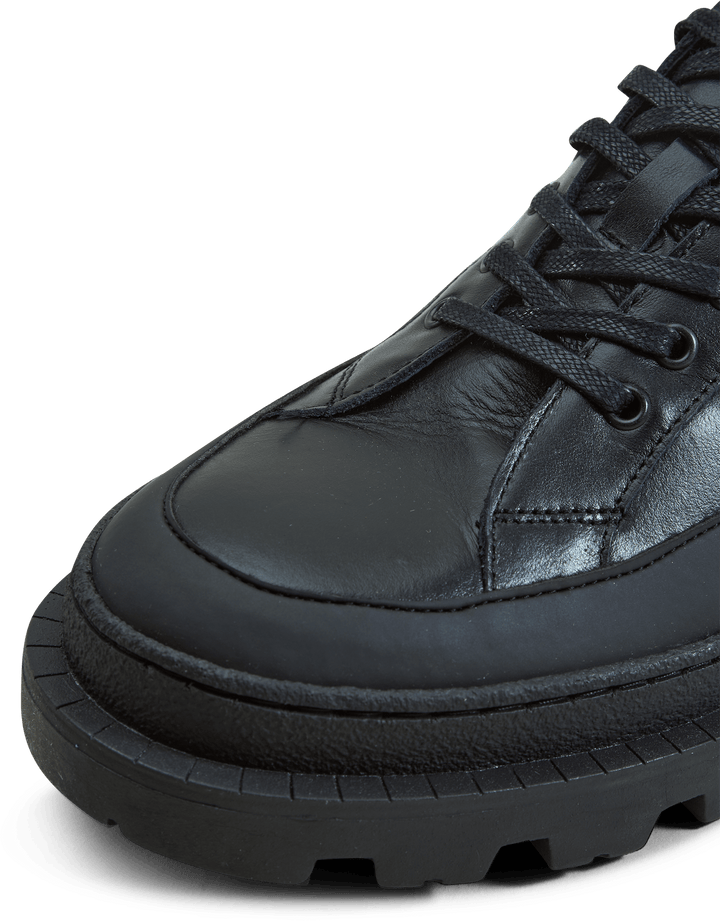 Tanner Leather Sneaker Musta/musta