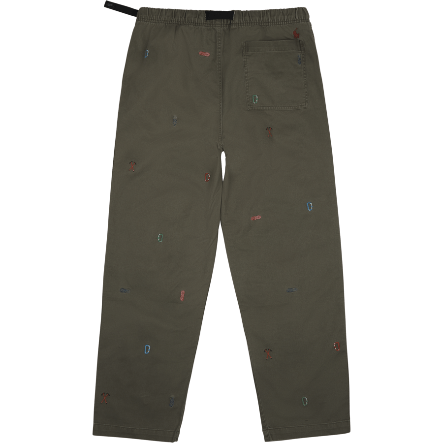 Pantalon de randonnée en sergé coupe décontractée, couleur sauge foncé avec logo d'escalade Aoe