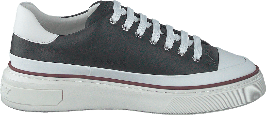 Maily Black/white