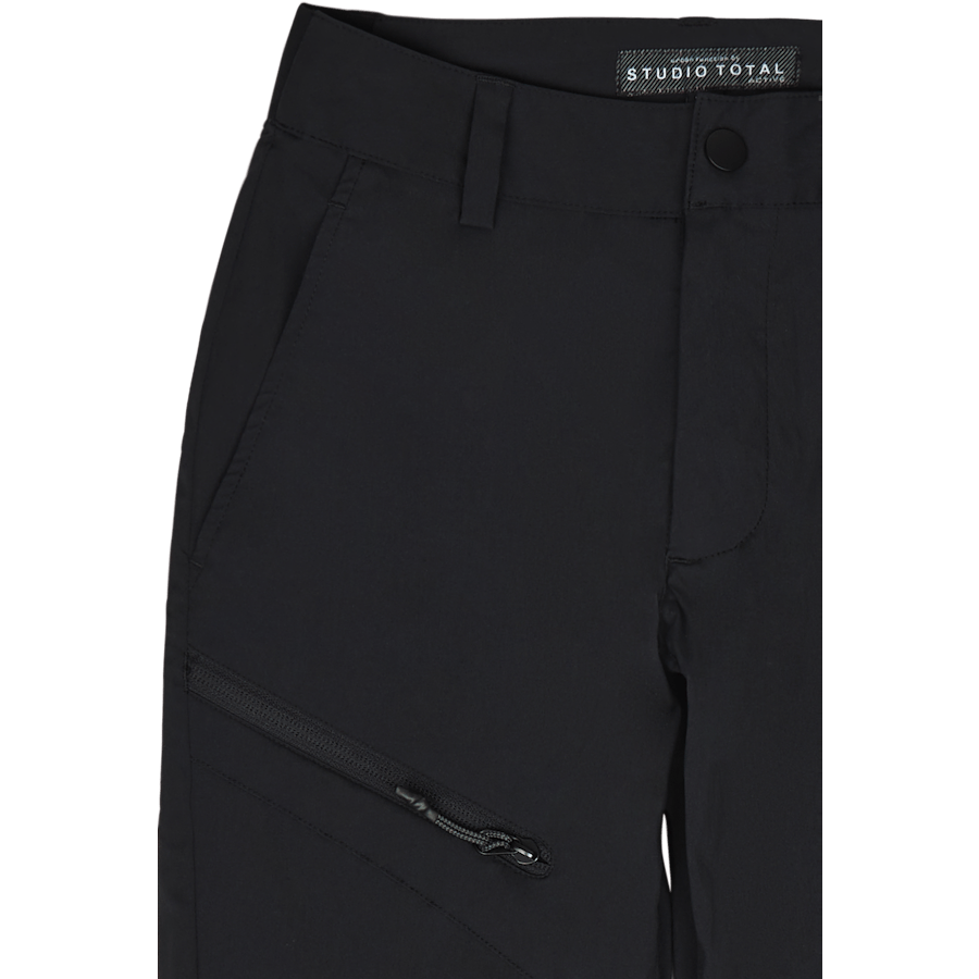Studio Total Function Chino-Hose