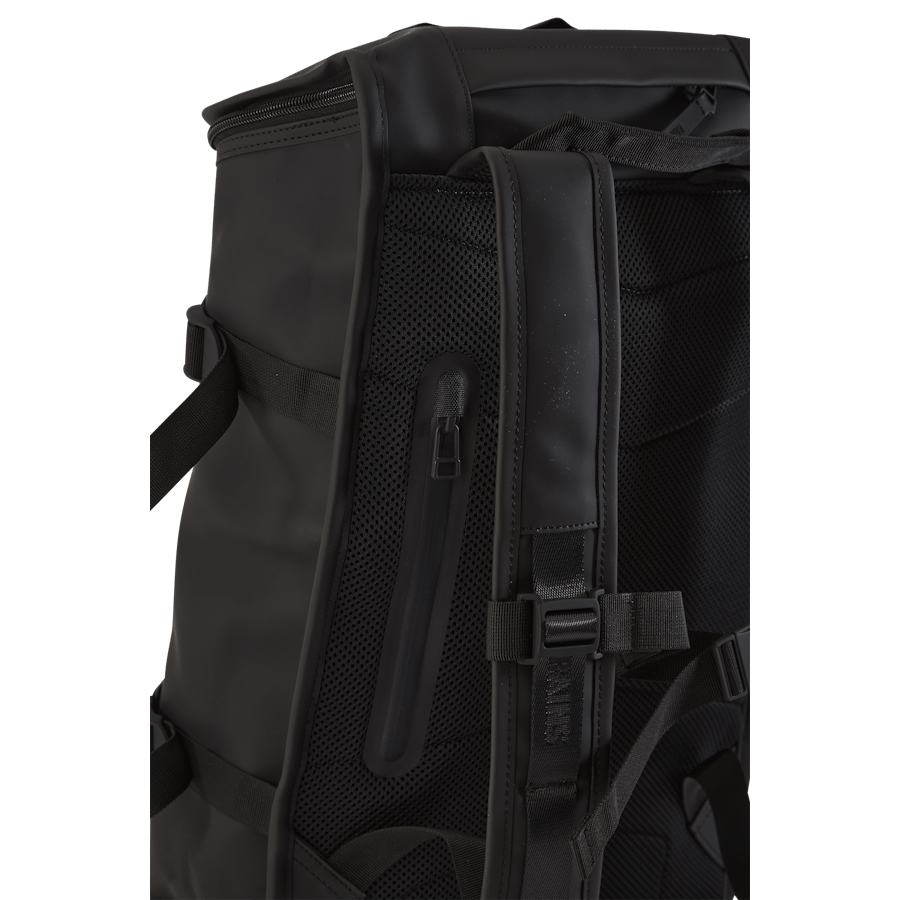 Rains Trail Mountaineer Bag 01