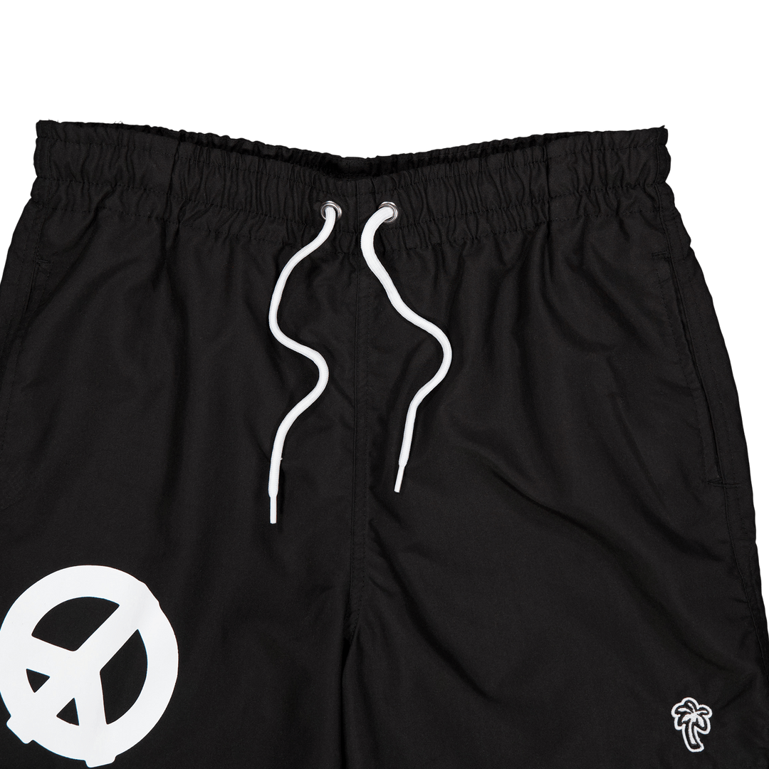 Cali Xx schwimmt schwarz