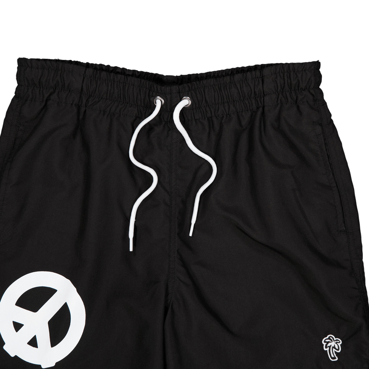 Cali Xx schwimmt schwarz