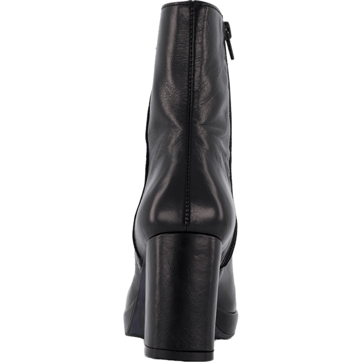 Kitt Black