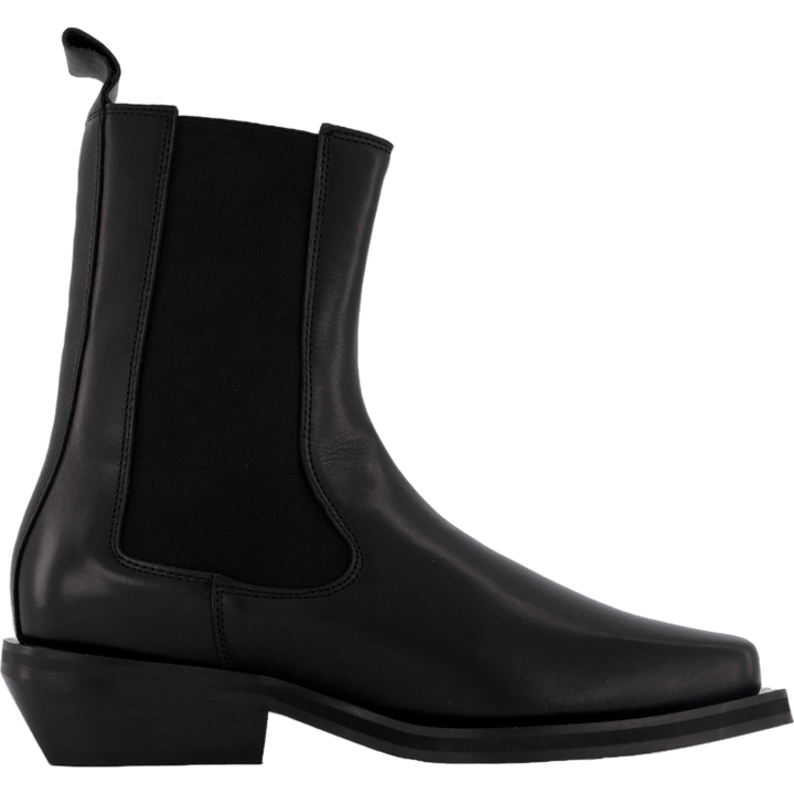 Anine Black