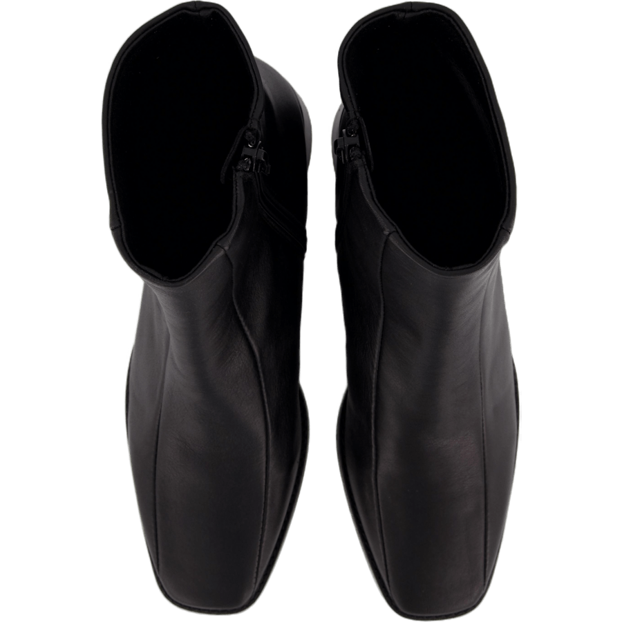 Pega Black