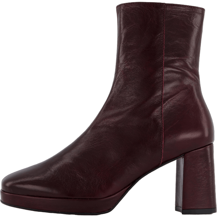 Kitt Burgundy