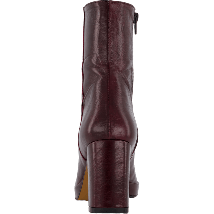 Kitt Burgundy