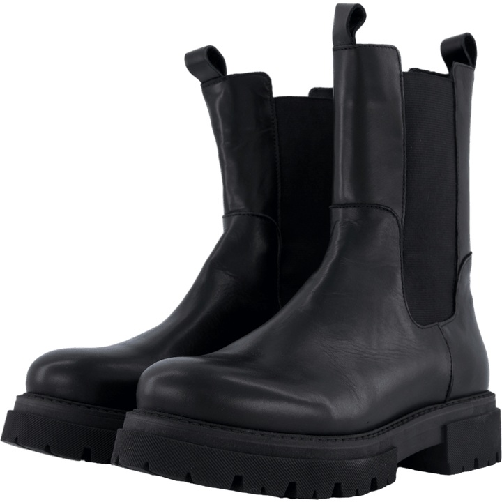 Prima Vaca Alfa / Polido Black