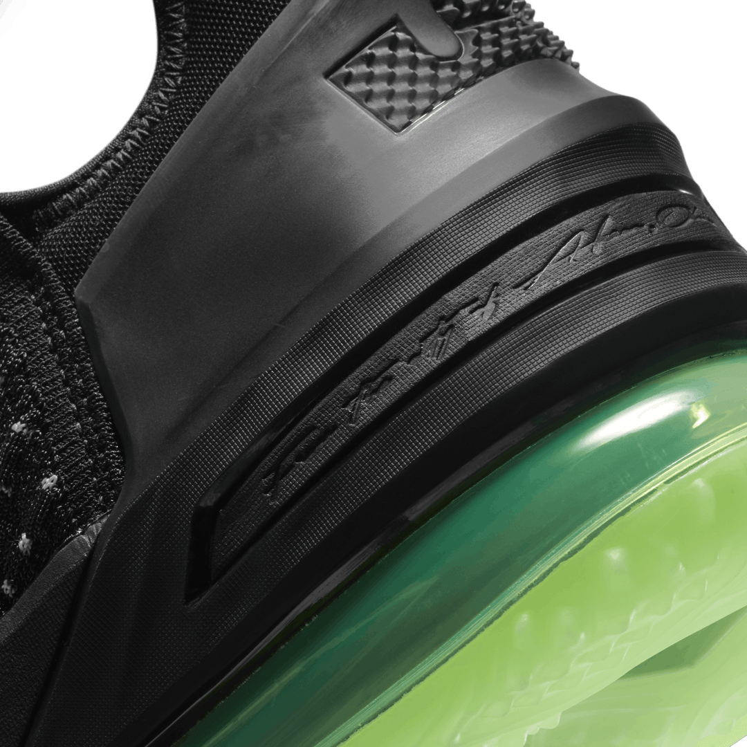 LeBron XVIII electric -